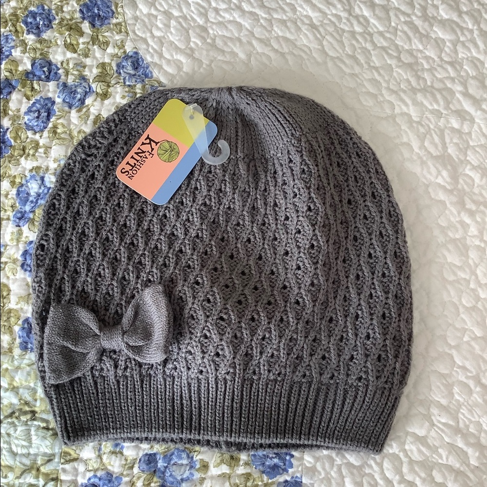 Sweet Grey Beanie Hat with Bow! NWT